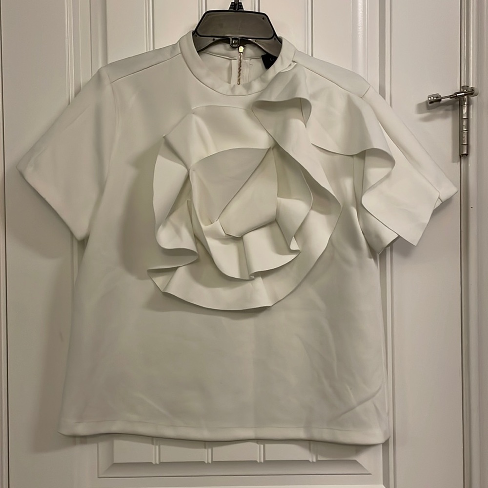 Gracia top with flower